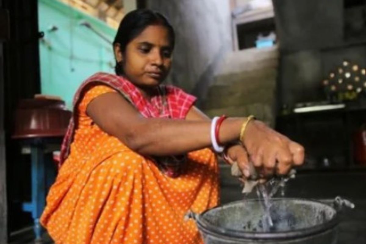 Domestic woman worker carrying out household work in Delhi
